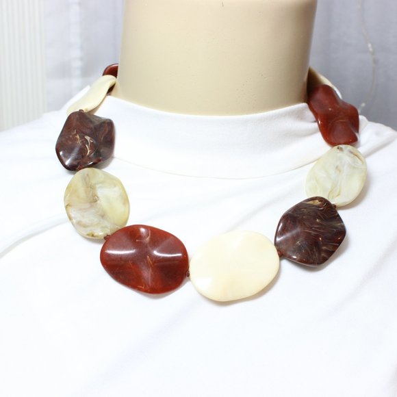 Vintage 1980's Carved Wavy Pearlized Earth Tones Beaded Choker Necklace - Picture 1 of 4